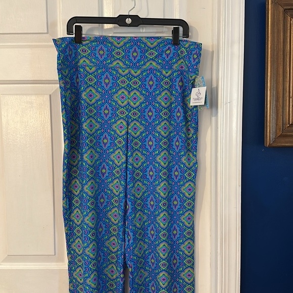 NWT Women’s Southwind Apparel Blue Multi Color Nylon & Spandex Wide Leg Pants - Picture 2 of 10